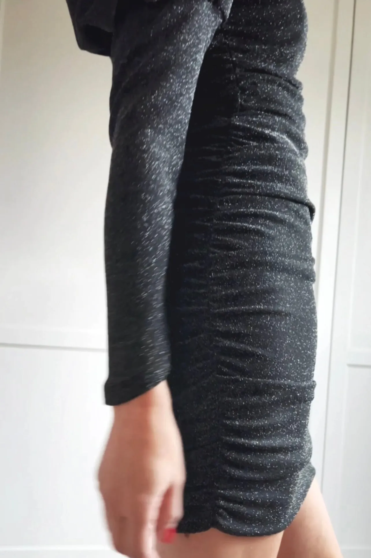 SHORT SLIM ONE SHOULDER GLITTER DRESS - GREY
