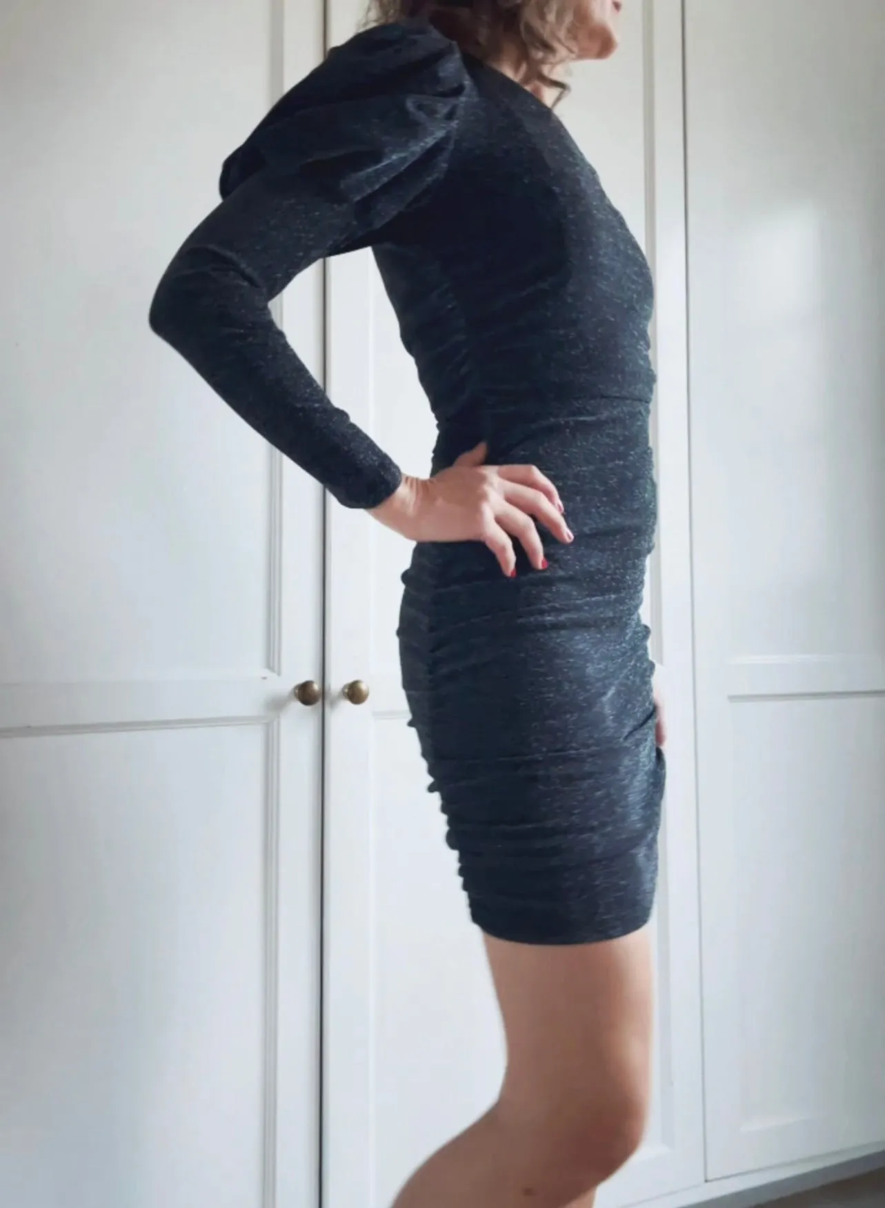 SHORT SLIM ONE SHOULDER GLITTER DRESS - GREY