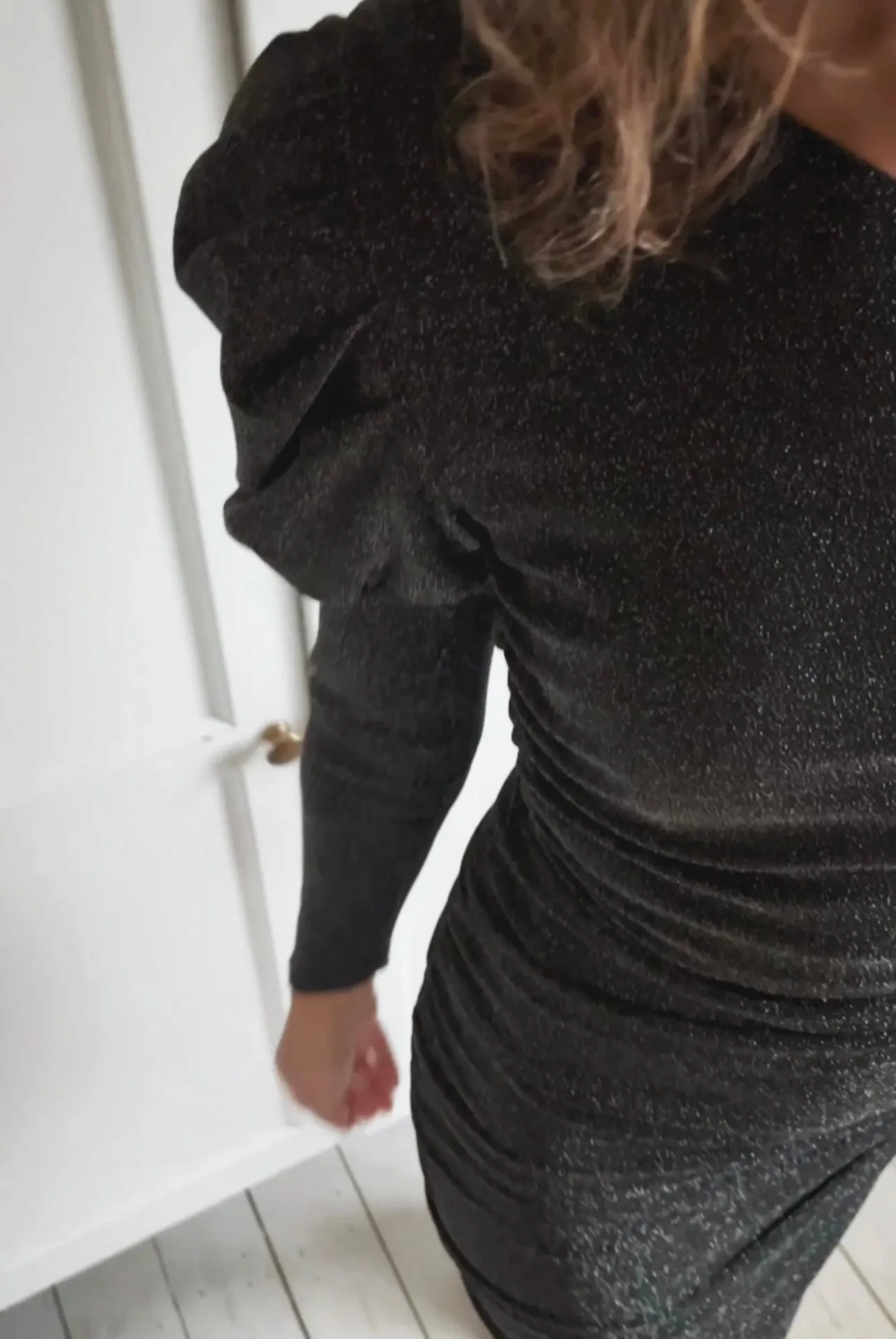 SHORT SLIM ONE SHOULDER GLITTER DRESS - GREY
